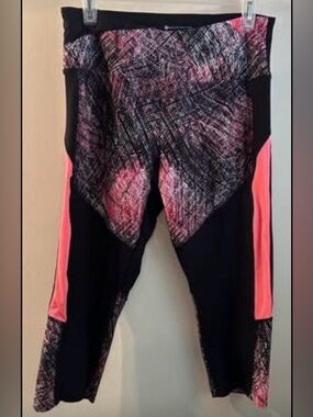 Bally Total Fitness Black/Pink Activewear Capri’s Size L